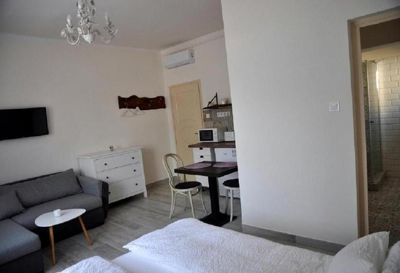 带大床的豪华间, River Apartment