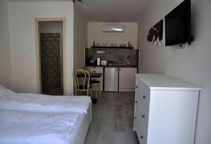 キングサイズベッドのスタンダードルーム, River Apartment