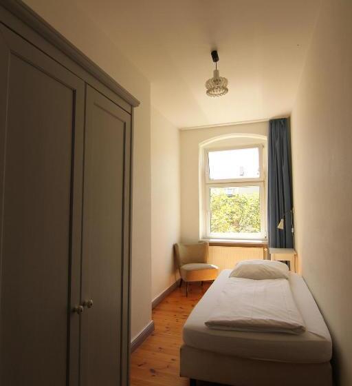 اتاق استاندارد یک تخته با سرویس بهداشتی مشترک, 36 Rooms Hostel Berlin Kreuzberg