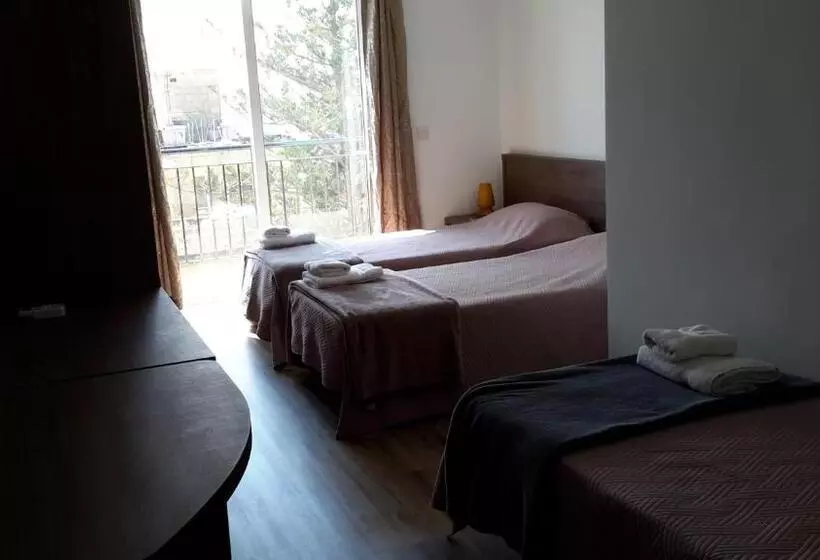 اتاق استاندارد سه نفره, Am Apartments