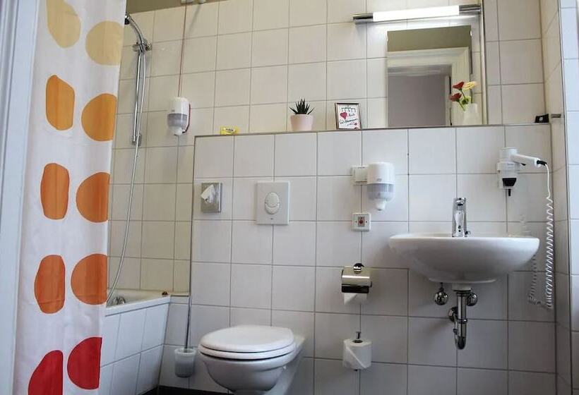 اتاق استاندارد با سرویس بهداشتی مشترک, Grand Hostel Berlin Classic