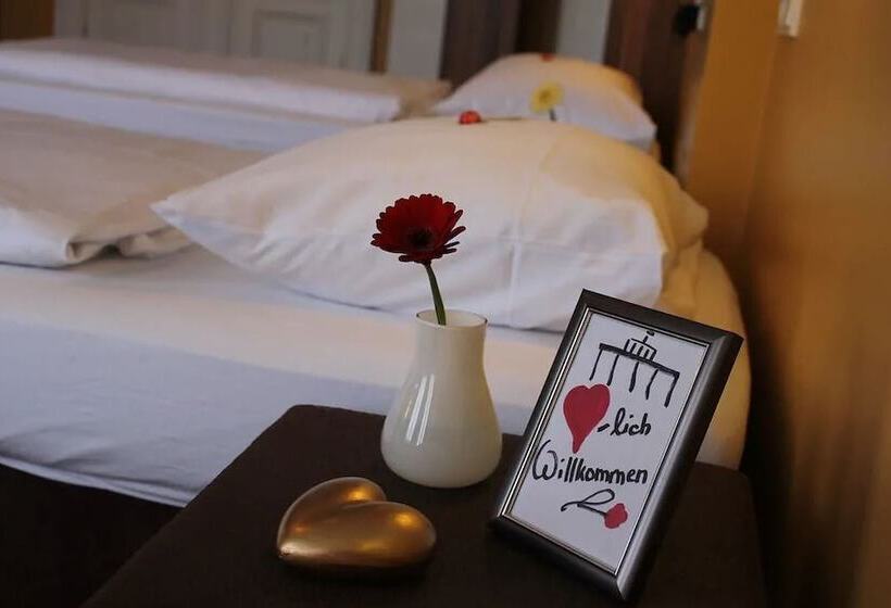 اتاق استاندارد یک تخته با سرویس بهداشتی مشترک, Grand Hostel Berlin Classic