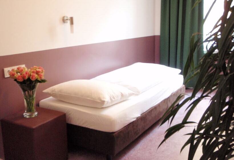 اتاق استاندارد یک تخته با سرویس بهداشتی مشترک, Grand Hostel Berlin Classic