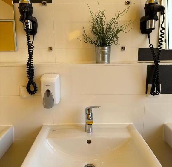 اتاق استاندارد با سرویس بهداشتی مشترک, Grand Hostel Berlin Classic