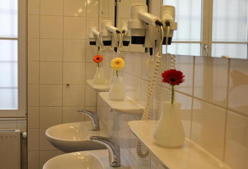 اتاق استاندارد با سرویس بهداشتی مشترک, Grand Hostel Berlin Classic