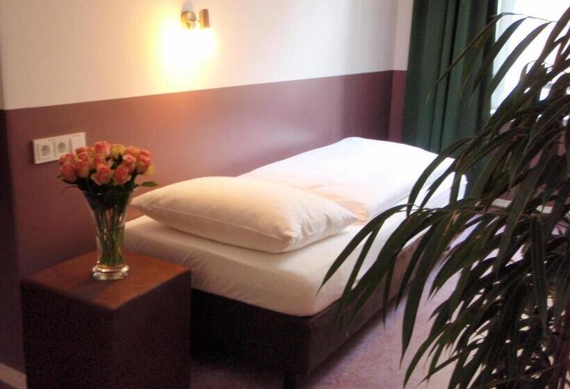 اتاق استاندارد یک تخته با سرویس بهداشتی مشترک, Grand Hostel Berlin Classic