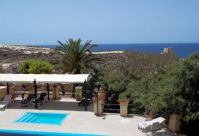 Triple Room Sea View, San Antonio Guesthouse