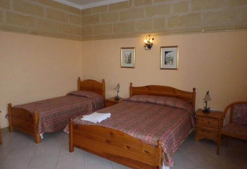 Triple Room Sea View, San Antonio Guesthouse