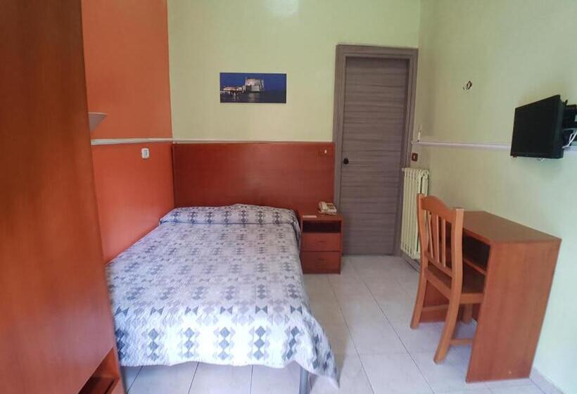 اتاق استاندارد یک تخته با سرویس بهداشتی مشترک, Ginevra