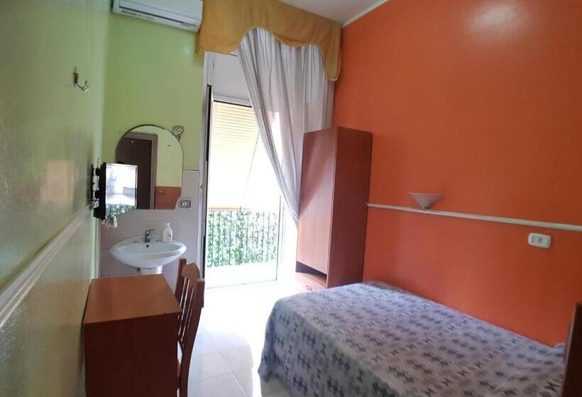 اتاق استاندارد یک تخته با سرویس بهداشتی مشترک, Ginevra