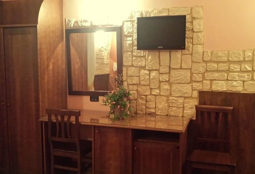 اتاق استاندارد سه نفره, Ginevra