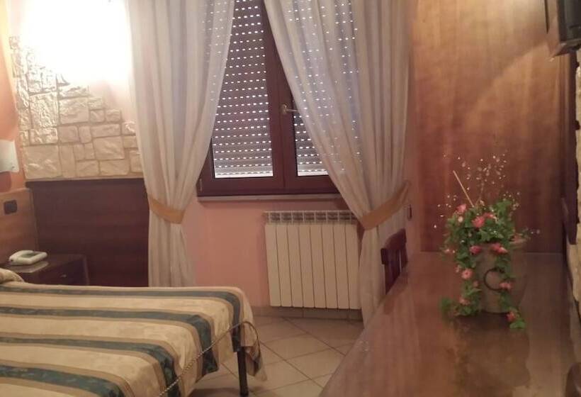 اتاق استاندارد سه نفره, Ginevra