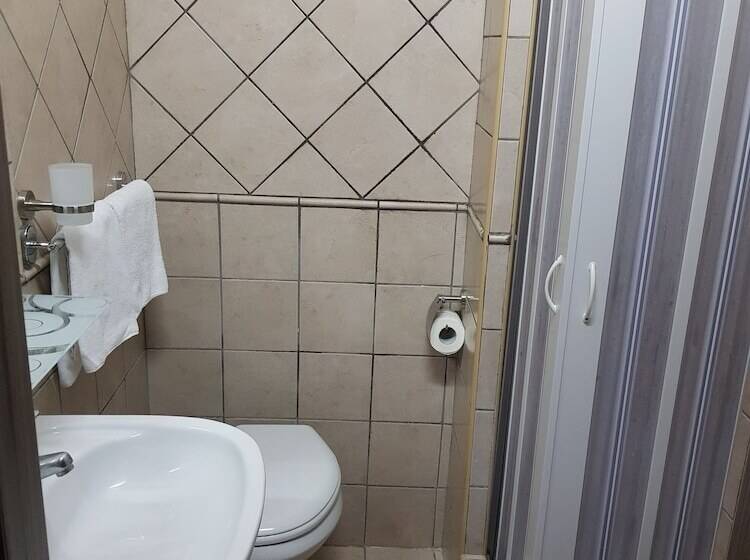 اتاق استاندارد سه نفره, Ginevra