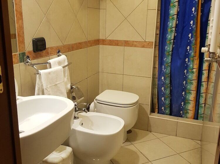 اتاق استاندارد سه نفره, Ginevra