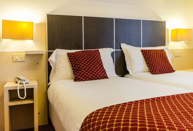 חדר סטנדרט לשלושה, Sant Ilario