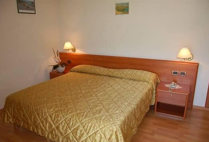 חדר סופריור לשלושה, Sant Ilario