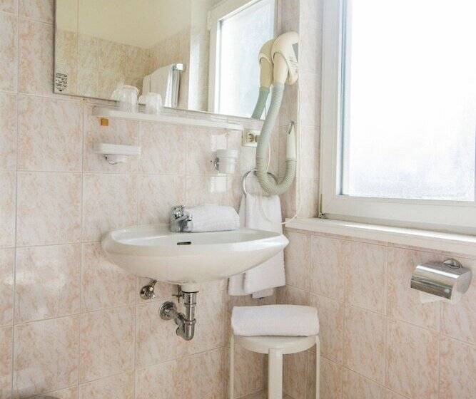 חדר סופריור לארבעה, Sant Ilario