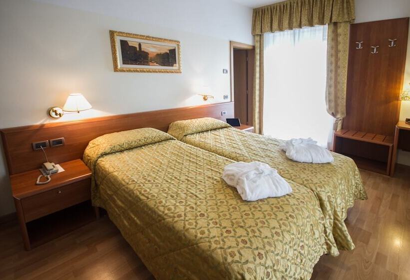 חדר סופריור לארבעה, Sant Ilario