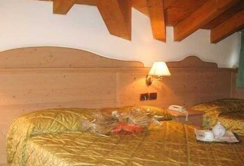 חדר סופריור לארבעה, Sant Ilario