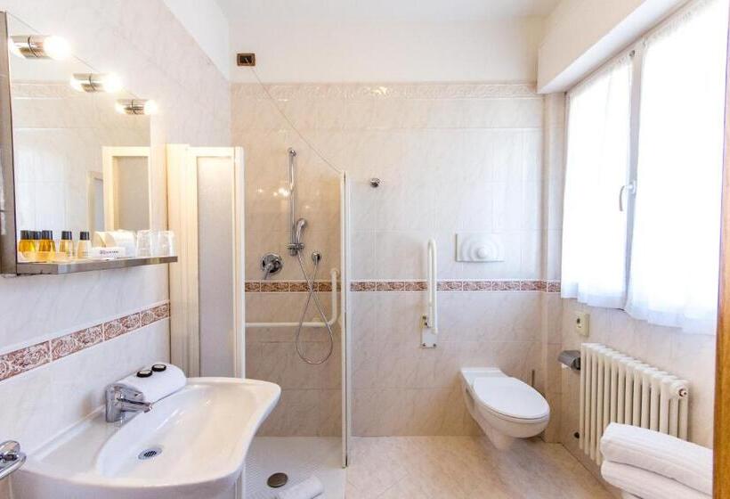 חדר סופריור, Sant Ilario