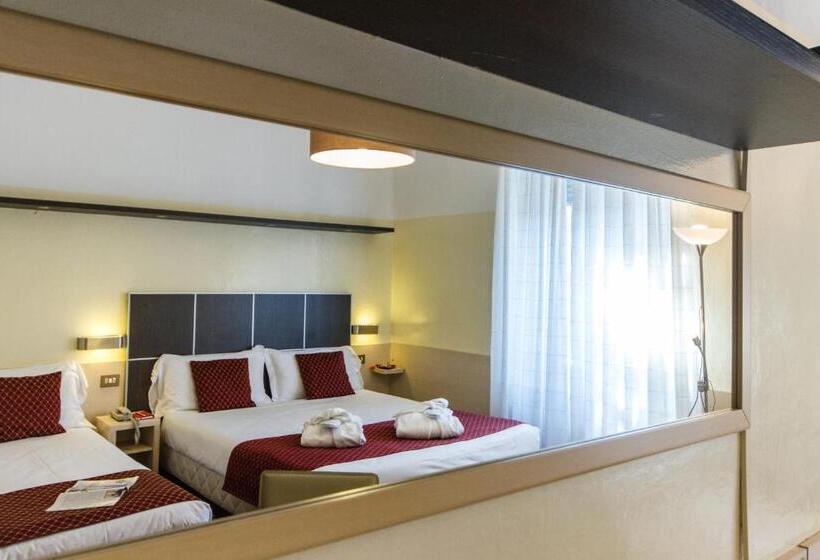 חדר סטנדרט לשלושה, Sant Ilario