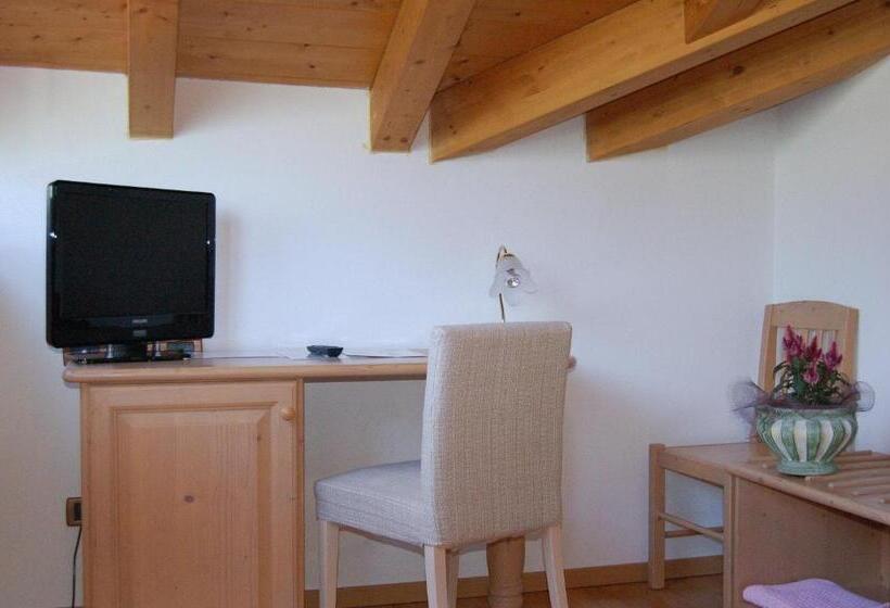 חדר סופריור לשלושה, Sant Ilario