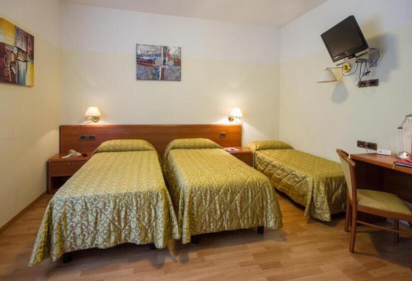 חדר סופריור לשלושה, Sant Ilario