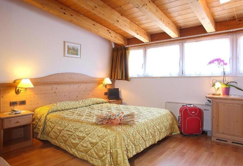 חדר סופריור לשלושה, Sant Ilario