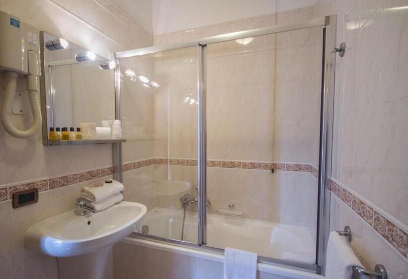 חדר סופריור לארבעה, Sant Ilario