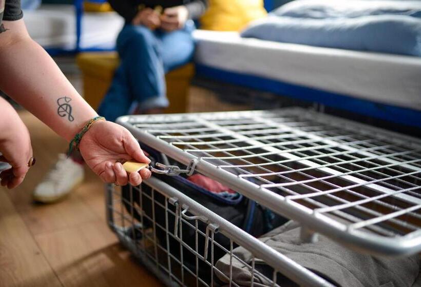 四人标准间, The Woodquay Hostel