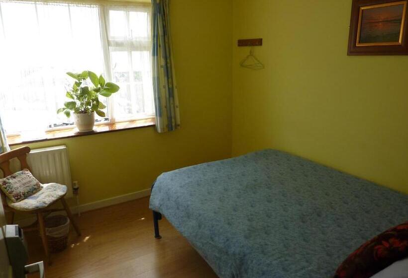 غرفة قياسية, Neptune's Hostel