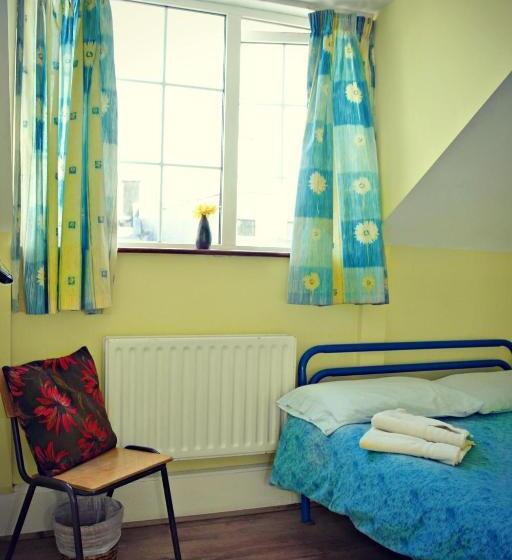 غرفة قياسية, Neptune's Hostel