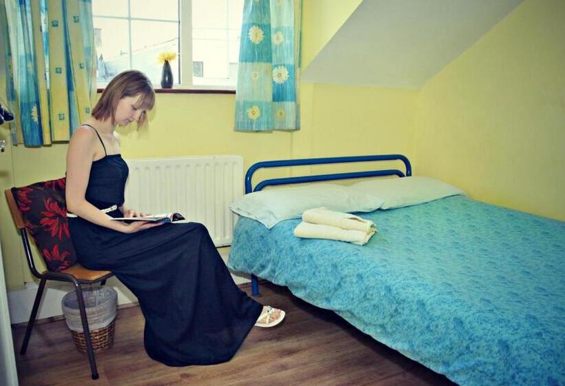 غرفة قياسية, Neptune's Hostel