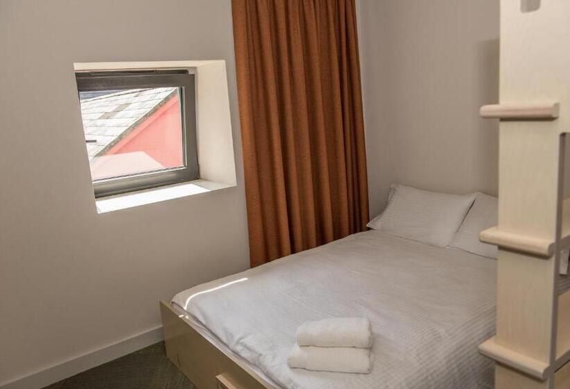 غرفة ديلوكس ثلاثية, Neptune's Hostel