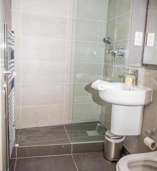 غرفة ديلوكس ثلاثية, Neptune's Hostel