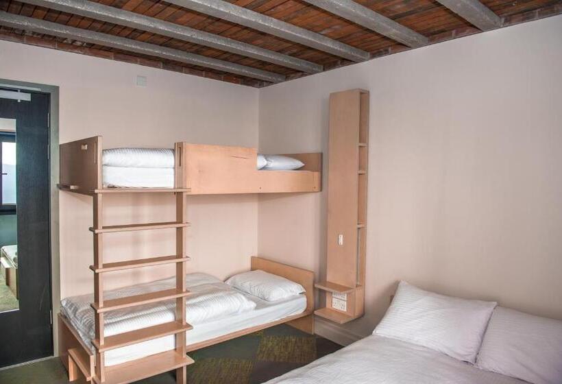 غرفة ديلوكس ثلاثية, Neptune's Hostel