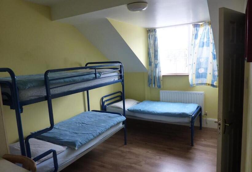 غرفة قياسية ثلاثية, Neptune's Hostel