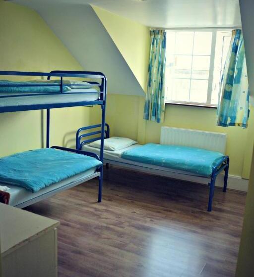 غرفة قياسية ثلاثية, Neptune's Hostel