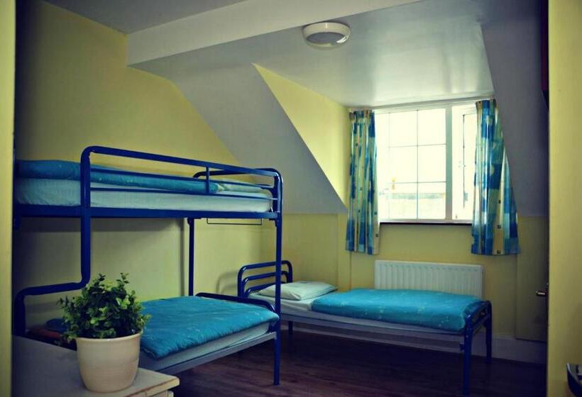 غرفة قياسية ثلاثية, Neptune's Hostel