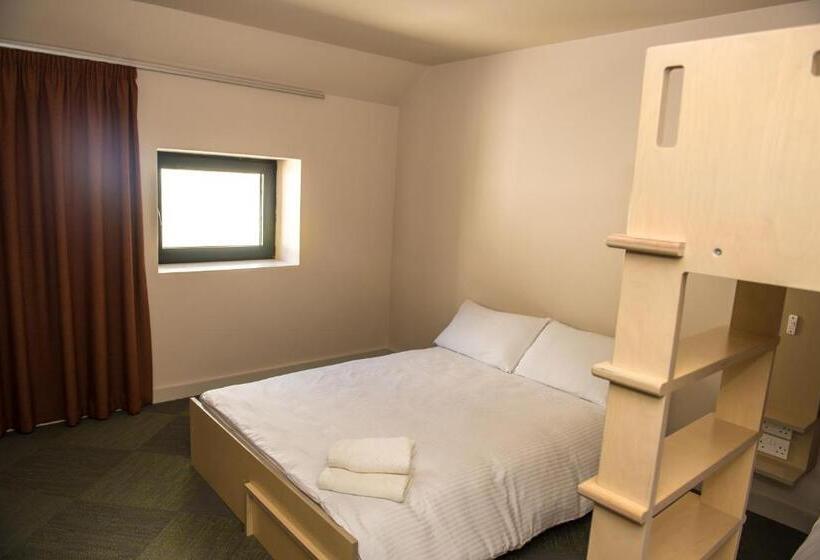 غرفة ديلوكس ثلاثية, Neptune's Hostel