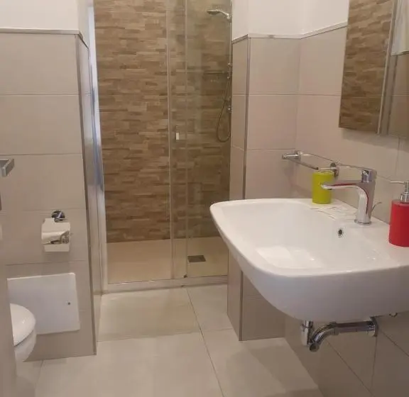 اتاق استاندارد سه تخته با چشم‌انداز باغ, Sea Beach Home
