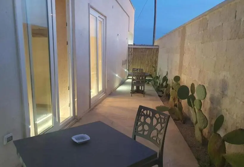 استودیو استاندارد با چشم‌انداز باغ, Sea Beach Home