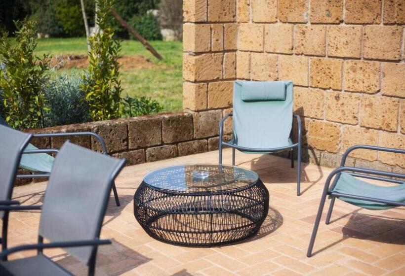 带露台的小型套房, Casabianca Resort