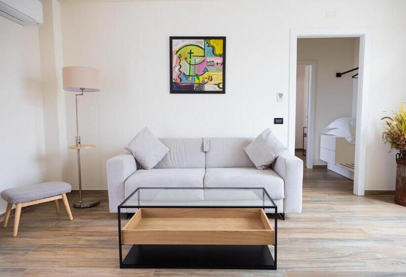 带露台的小型套房, Casabianca Resort