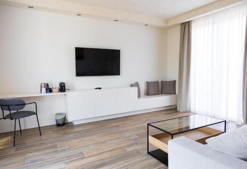 带露台的小型套房, Casabianca Resort