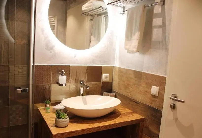 スタンダードスタジオ, Lh Boardinghouse Gmbh Wi Dahaam