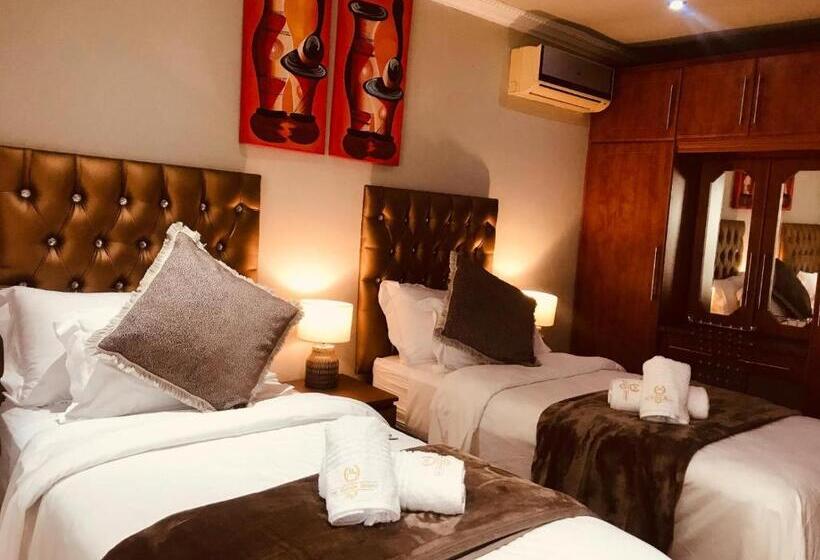 חדר סטנדרט, The Madam Herself B&b