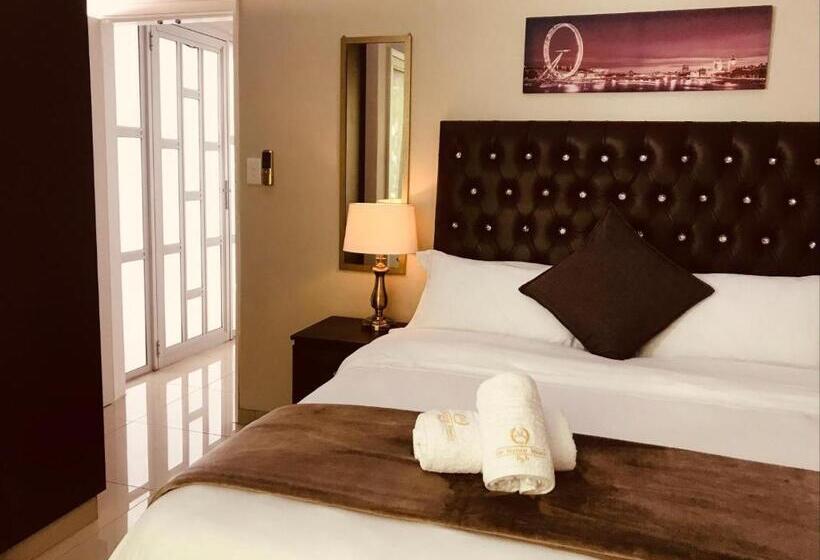 חדר סופריור, The Madam Herself B&b