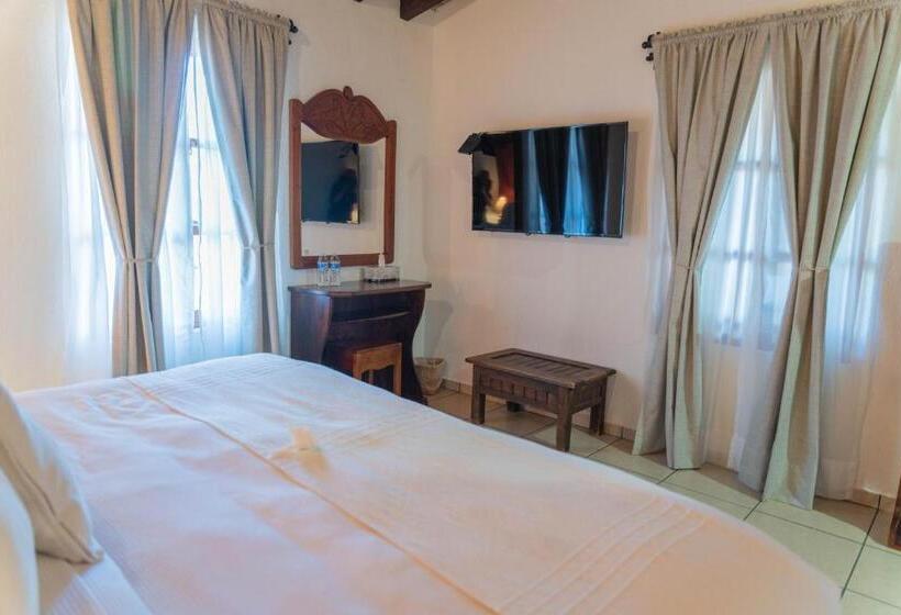 带大床的豪华间, Casa Graciela Hotel Pátzcuaro