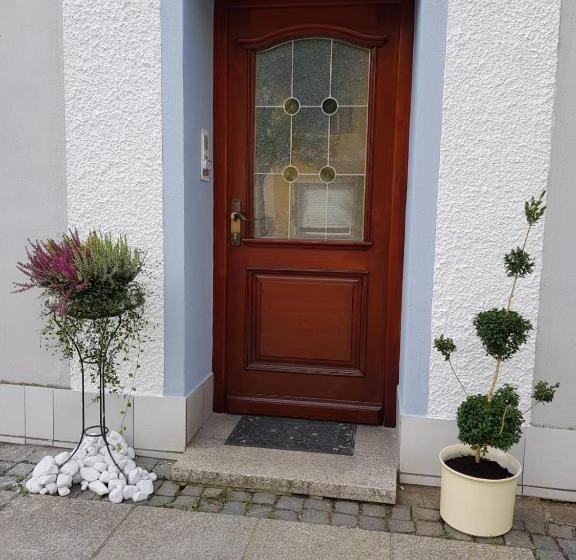 Дом 1 Спальня, Gästeunterkunft Gangkofen